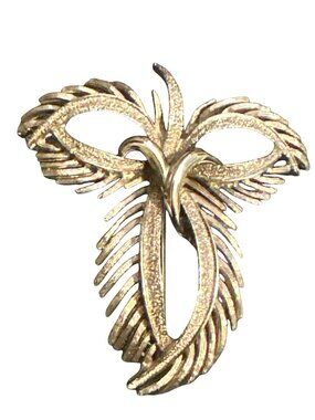 Vintage Gold-Tone Feather Brooch Pin Elegant Design Costume Jewelry